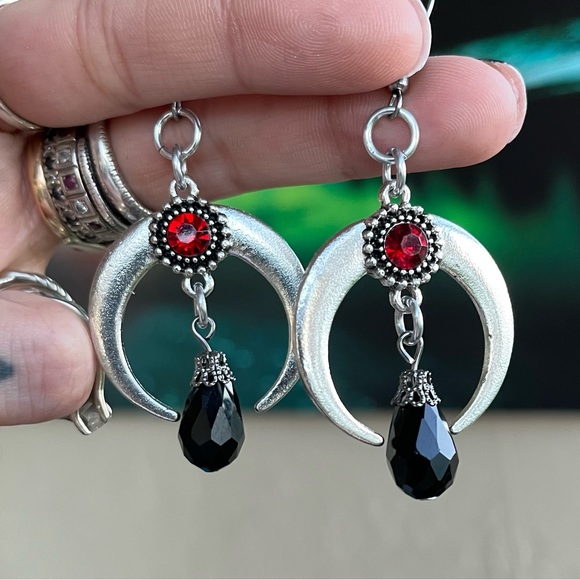 Silver up side down crescent moon lunula horns red stone goth boho earrings - Picture 1 of 13